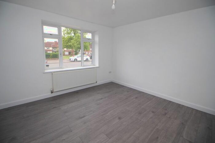 3 Bedroom Terraced House To Rent In Trelawney Avenue, Slough, SL3