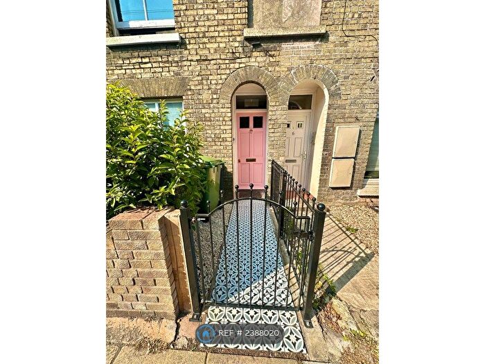 2 Bedroom Flat To Rent In North Walls, Winchester, SO23