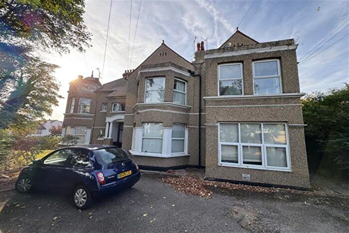 Flat To Rent In Haywood Lodge, Crowstone Road, Westcliff On Sea, SS0