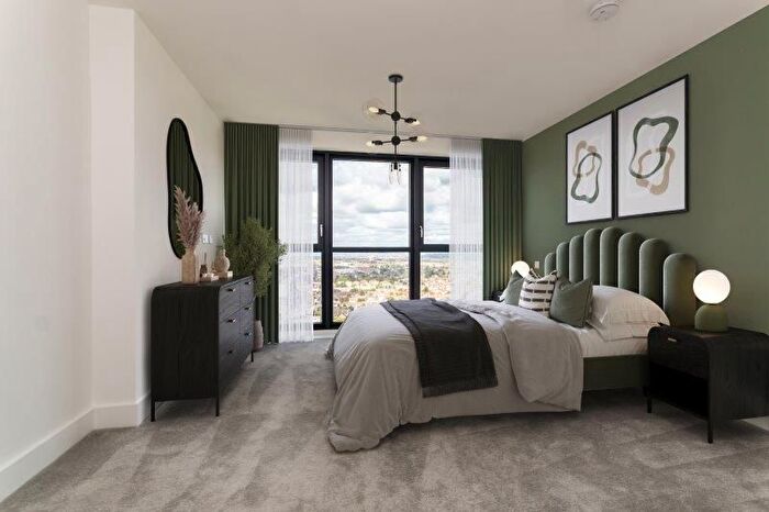 2 Bedroom Flat For Sale In Poplar Walk, Croydon, CR0