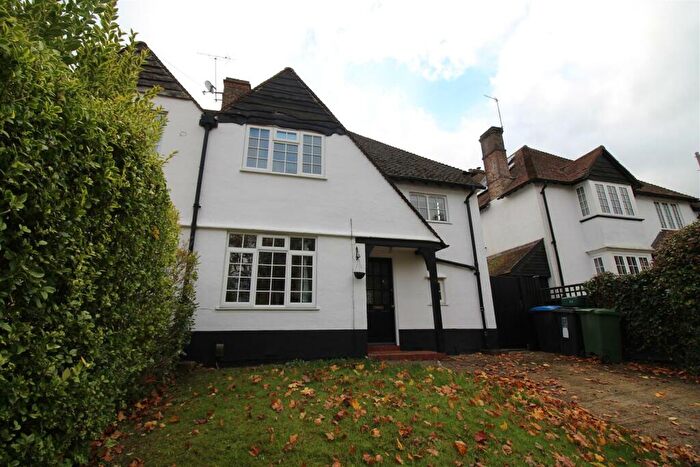 3 Bedroom Semi-Detached House To Rent In Greenway, Berkhamsted., HP4