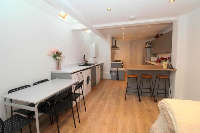 6 Bedroom Property To Rent In May Street, Cardiff, CF24