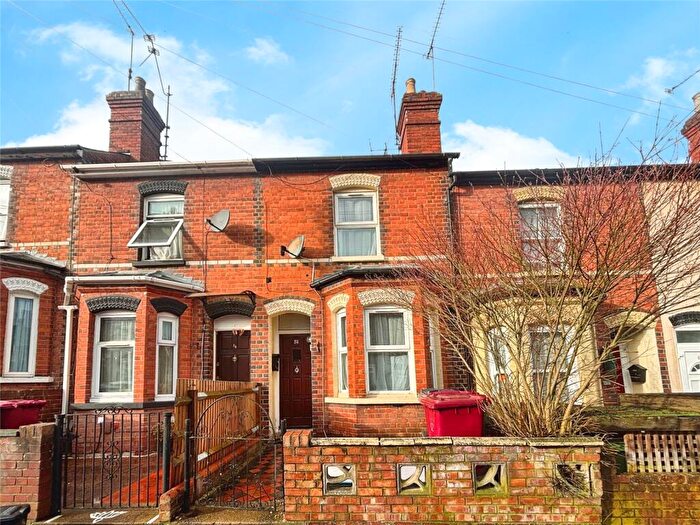 3 Bedroom Terraced House For Sale In Shaftesbury Road, Reading, Berkshire, RG30