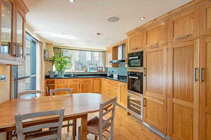 4 Bedroom End Of Terrace House For Sale In Brewery Square, EC1V