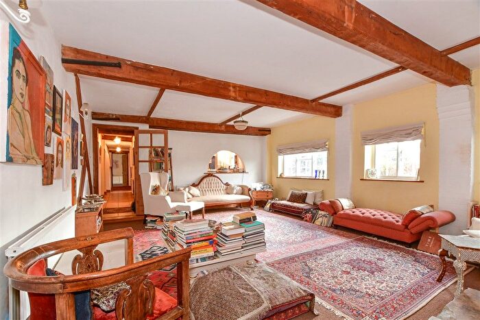 3 Bedroom Flat For Sale In Littlebourne Road, Canterbury, Kent, CT3