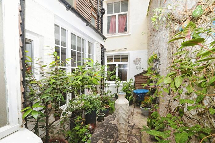 1 Bedroom Flat For Sale In Pelham Crescent, Hastings, TN34