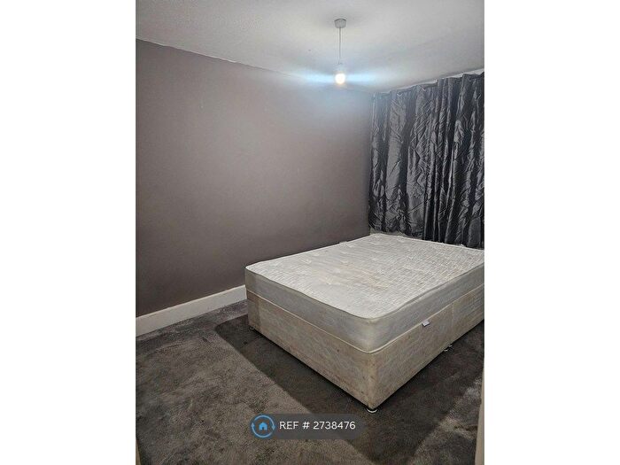 2 Bedroom Maisonette To Rent In Solway Close, Hounslow, TW4