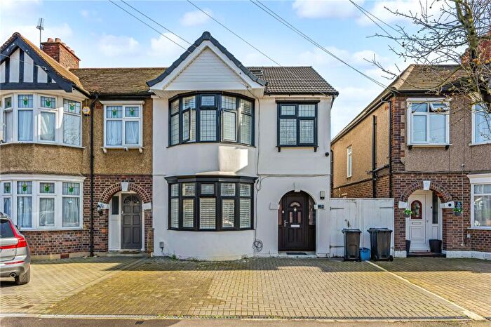 5 Bedroom End Of Terrace House For Sale In Arandora Crescent, Chadwell Heath, RM6