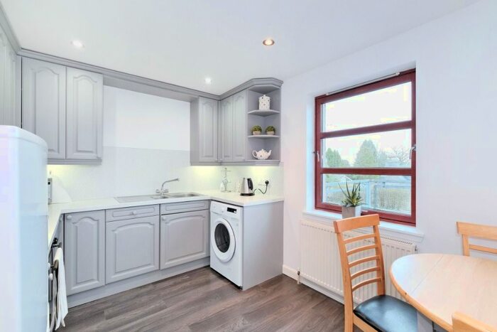 2 Bedroom Flat To Rent In Kirklea Gardens, Cults, Aberdeen, AB15