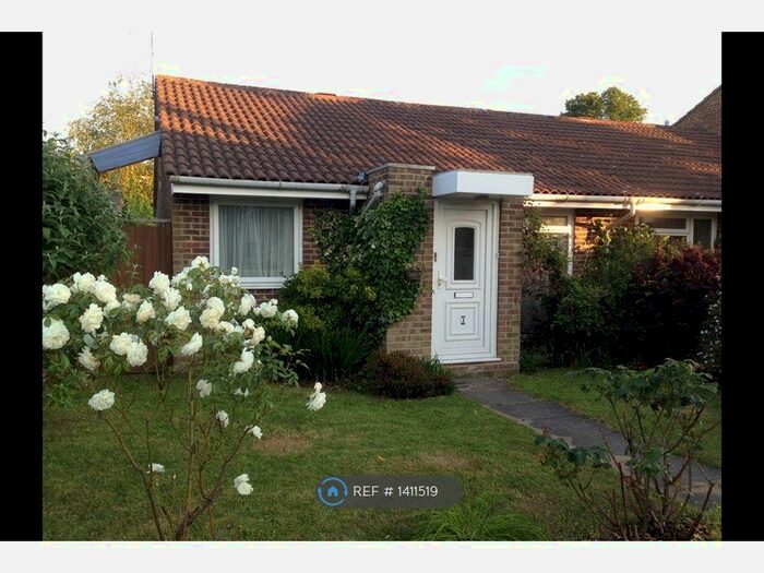 2 Bedroom Semi-Detached House To Rent In Lakeside, Redhill, RH1