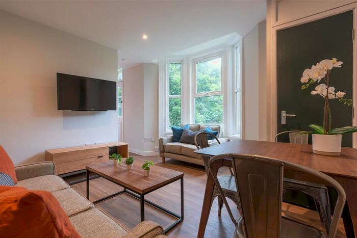 5 Bedroom Flat To Rent In Back Jesmond Road, Sandyford, Newcastle Upon Tyne NE2