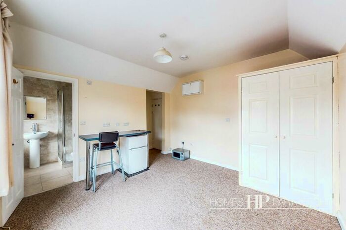 Studio To Rent In Balcombe Road, Crawley, RH10