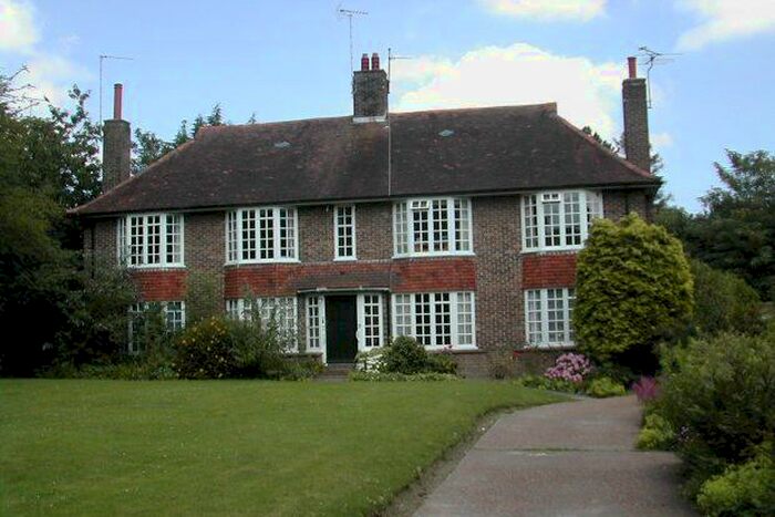 2 Bedroom Flat To Rent In Greenways, Haywards Heath, RH16