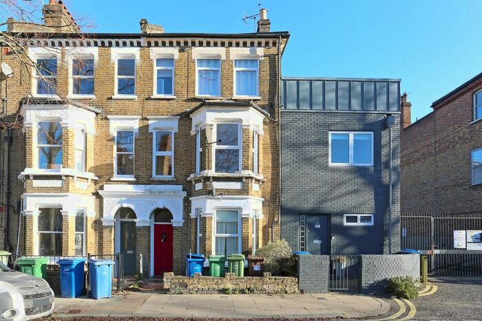 1 Bedroom Flat To Rent In Valmar Road, London, SE5