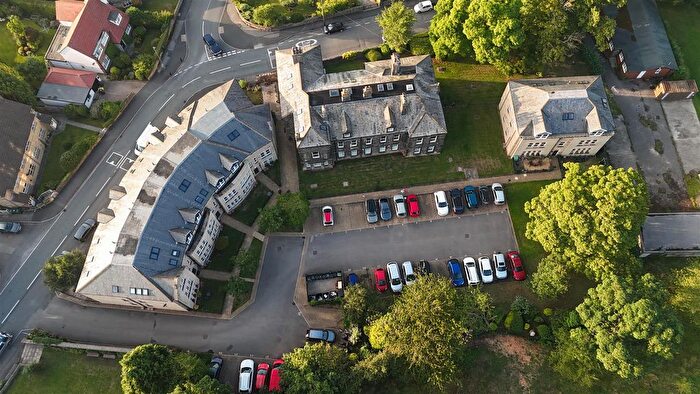 2 Bedroom Flat For Sale In Farnley Road, Menston, LS29