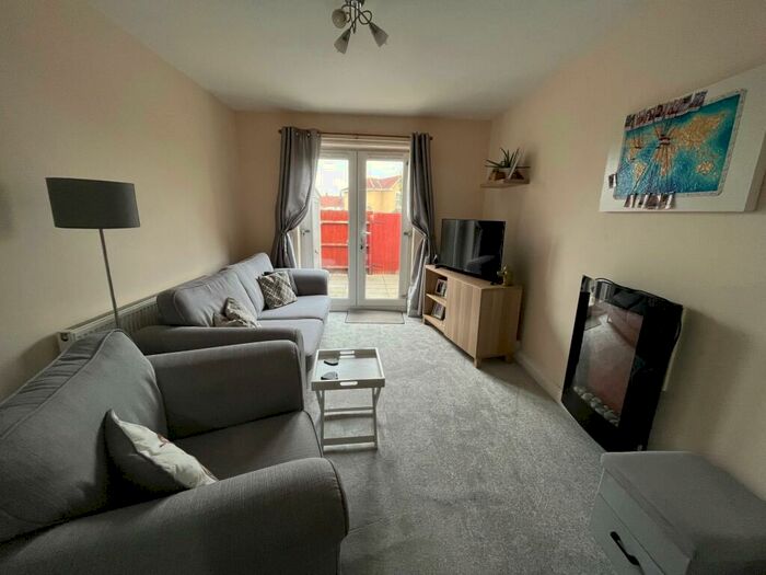 2 Bedroom Apartment To Rent In Broadfield Court, Kingswood, BS15