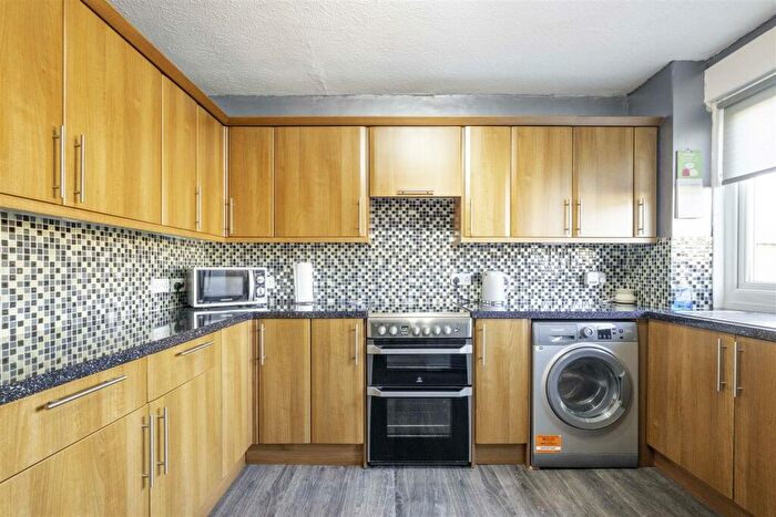3 Bedroom Terraced House For Sale In Lewis Terrace, Dundee, DD4
