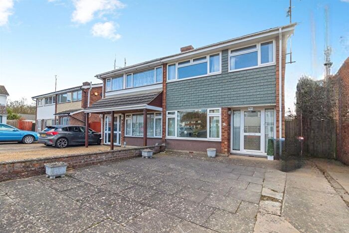 3 Bedroom Semi Detached House For Sale In Blenheim Avenue, Stony Stratford, Milton Keynes, MK11