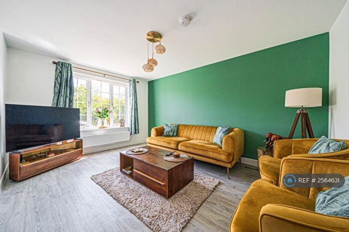 4 Bedroom Semi-Detached House To Rent In Redcurrant Avenue, Aylesbury, HP18