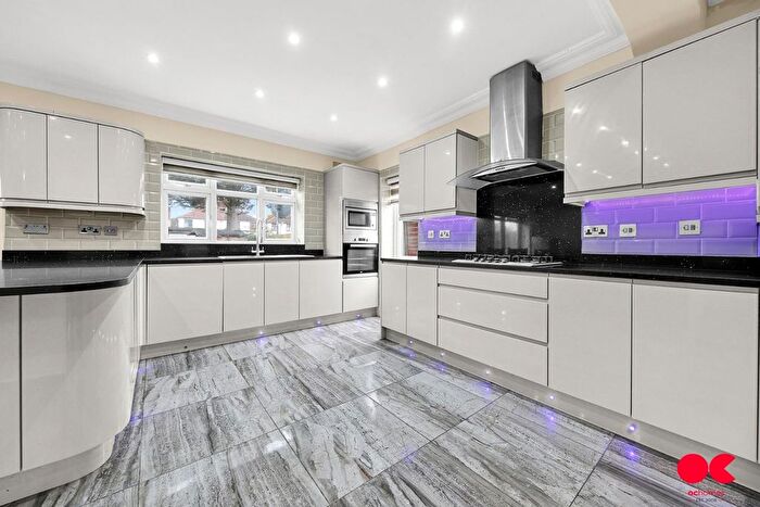 5 Bedroom Semi Detached Bungalow For Sale In Belmont Road, Hornchurch, RM12