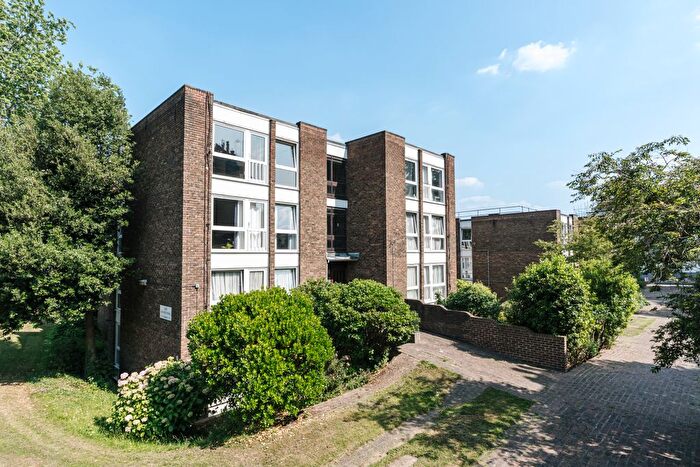 1 Bedroom Flat For Sale In Aberdeen Park, Highbury, London, N5