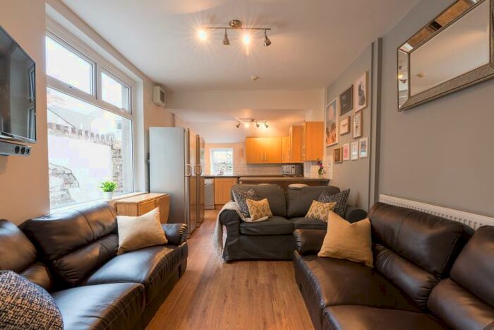 7 Bedroom Terraced House To Rent In Glenroy Street, Cardiff, CF24