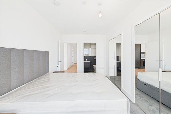 2 Bedroom Flat To Rent In Acer Point, Watford, WD18