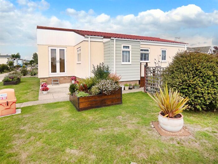 2 Bedroom Park Home For Sale In Thornlea Court, Wick, Littlehampton, BN17