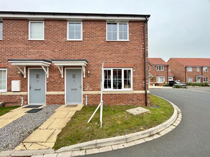 3 Bedroom End Of Terrace House For Sale In Weyland Road, Sherburn In Elmet, Leeds, LS25