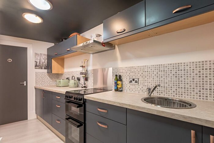 1 Bedroom Flat For Sale In B Carlyle Place, Abbeyhill, EH7