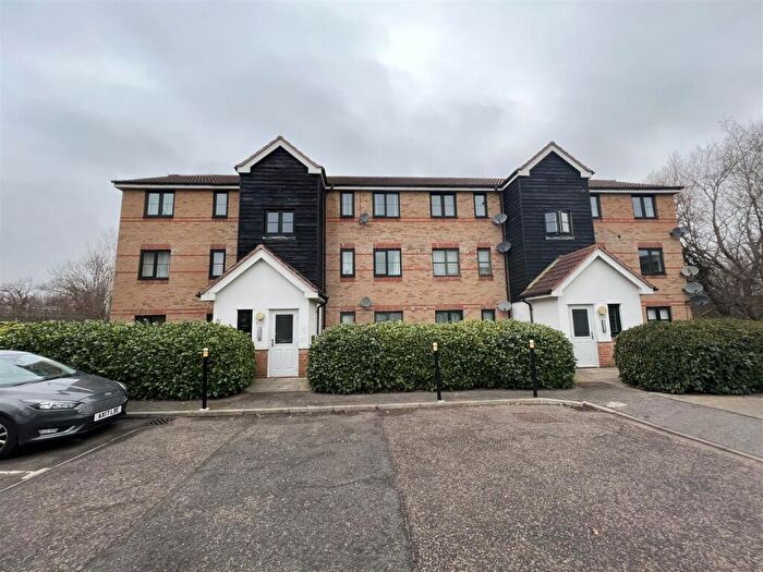 1 Bedroom Flat To Rent In Bell-Reeves Close, Stanford-Le-Hope, SS17