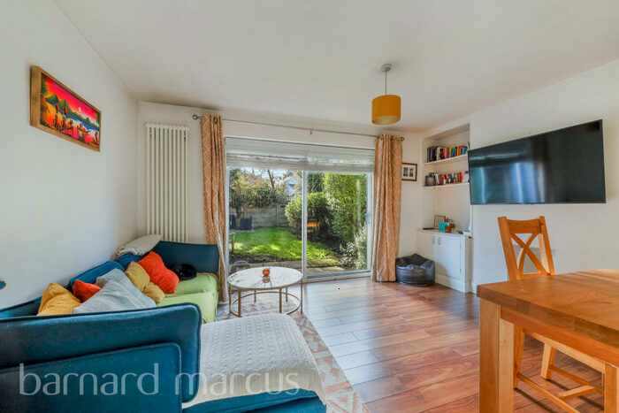 2 Bedroom Apartment To Rent In New Road, Kingston Upon Thames, KT2