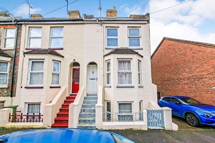 3 Bedroom End Of Terrace House For Sale In Bradstone Avenue, Folkestone, Kent, CT19