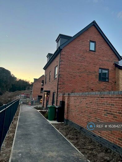 4 Bedroom Semi-Detached House To Rent In Whiting Avenue, Greenhithe, DA9