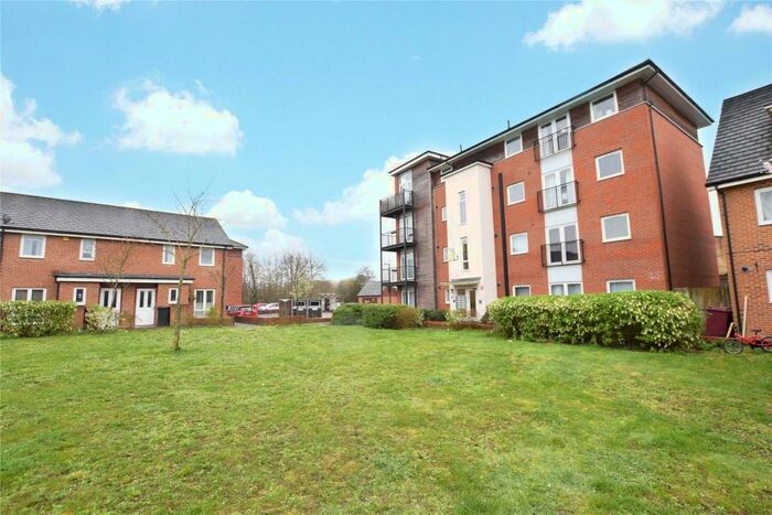 2 Bedroom Apartment To Rent In Mead Close, Caversham, Berkshire, RG4