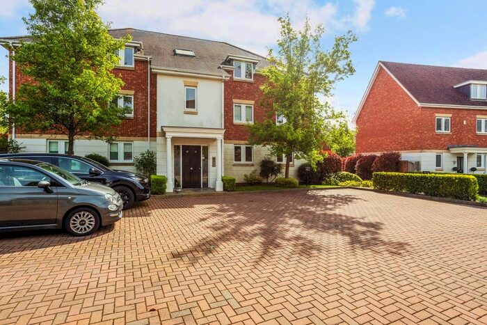 2 Bedroom Flat To Rent In Lakeside Drive, Chobham, Woking, GU24