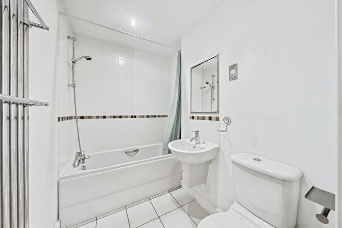2 Bedroom Apartment To Rent In Coral Apartments, Royal Victoria Dock, Lonodn, E16
