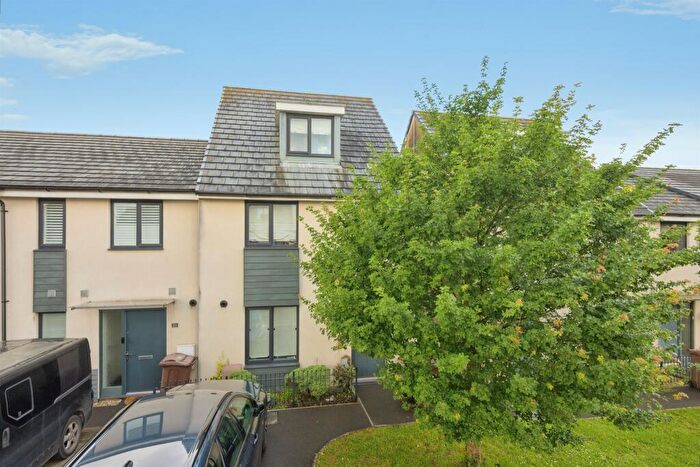 3 Bedroom End Of Terrace House For Sale In Pennycross Close, Plymouth, PL2