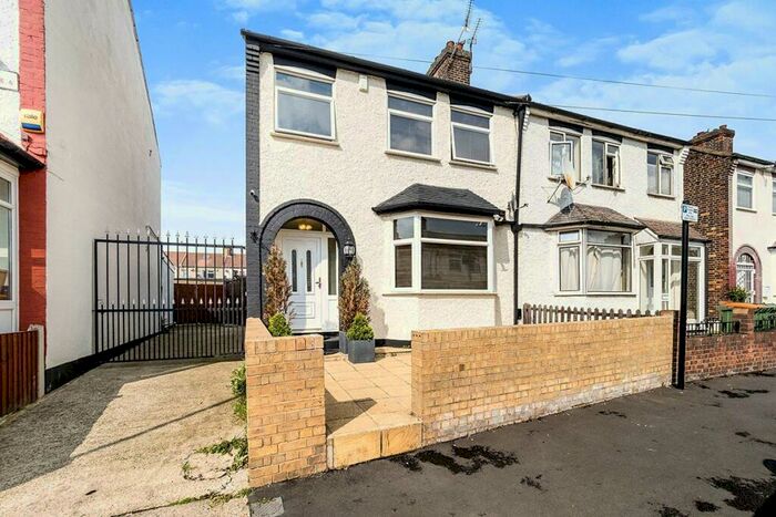 3 Bedroom Semi-Detached House To Rent In Roman Road, London, E6