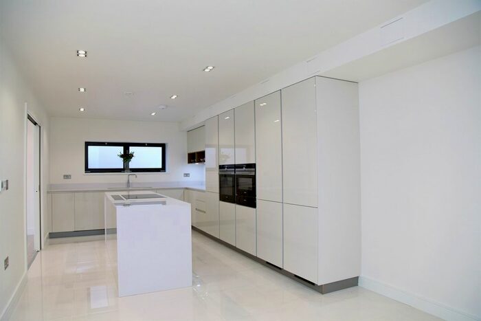 3 Bedroom Flat To Rent In Miramar Lodge, Tenterden Grove, Hendon, NW4