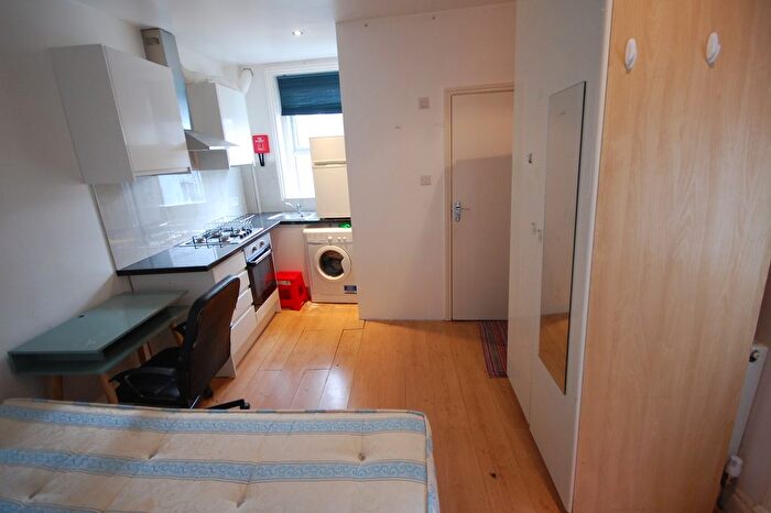 Studio To Rent In Chiswick High Road, Chiswick, W4