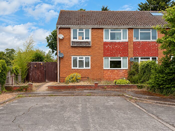 2 Bedroom Maisonette For Sale In Seymour Way, Sunbury-On-Thames, TW16