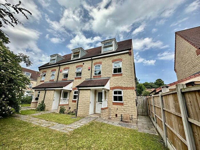 3 Bedroom Semi Detached House For Sale In Nunnington Way, Kirk Sandall, Doncaster, DN3