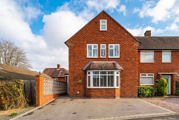 3 Bedroom Semi Detached House For Sale In Broadwell Road, Solihull, B92