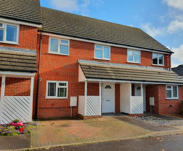 3 Bedroom Terraced House To Rent In Anderson Gardens, Tadley RG26