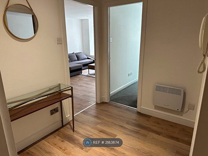 2 Bedroom Flat To Rent In The Atrium, Leeds, LS1