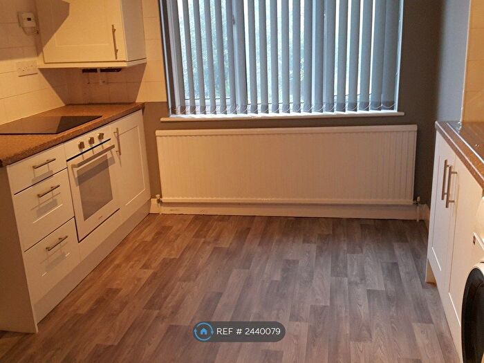 2 Bedroom Flat To Rent In Beech Avenue, Beeston, Nottingham, NG9