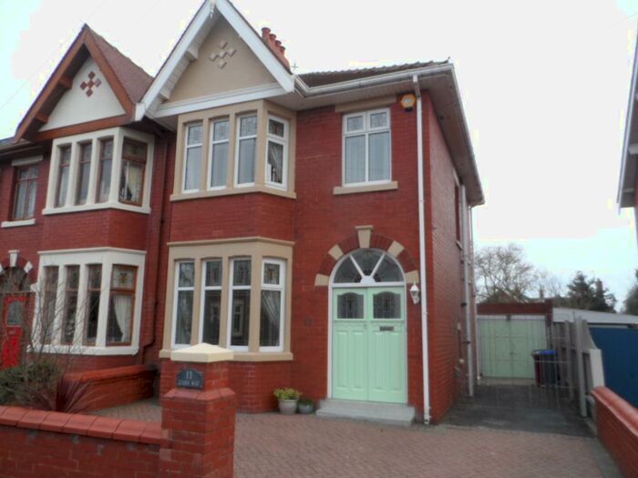 3 Bedroom Semi-Detached House To Rent In Riversway, Blackpool, FY3