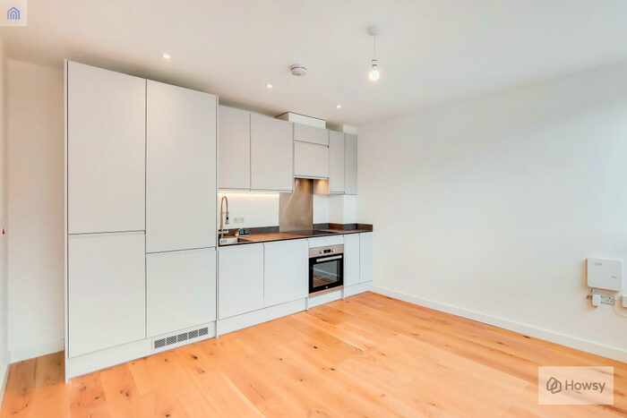 2 Bedroom Flat To Rent In The Gore, Basildon, SS14