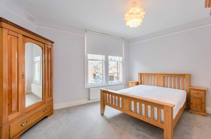 2 Bedroom Flat To Rent In Walm Lane, Willesden Green, London, NW2